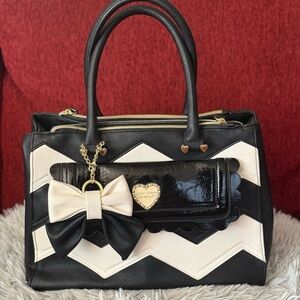 Black and white woman bag